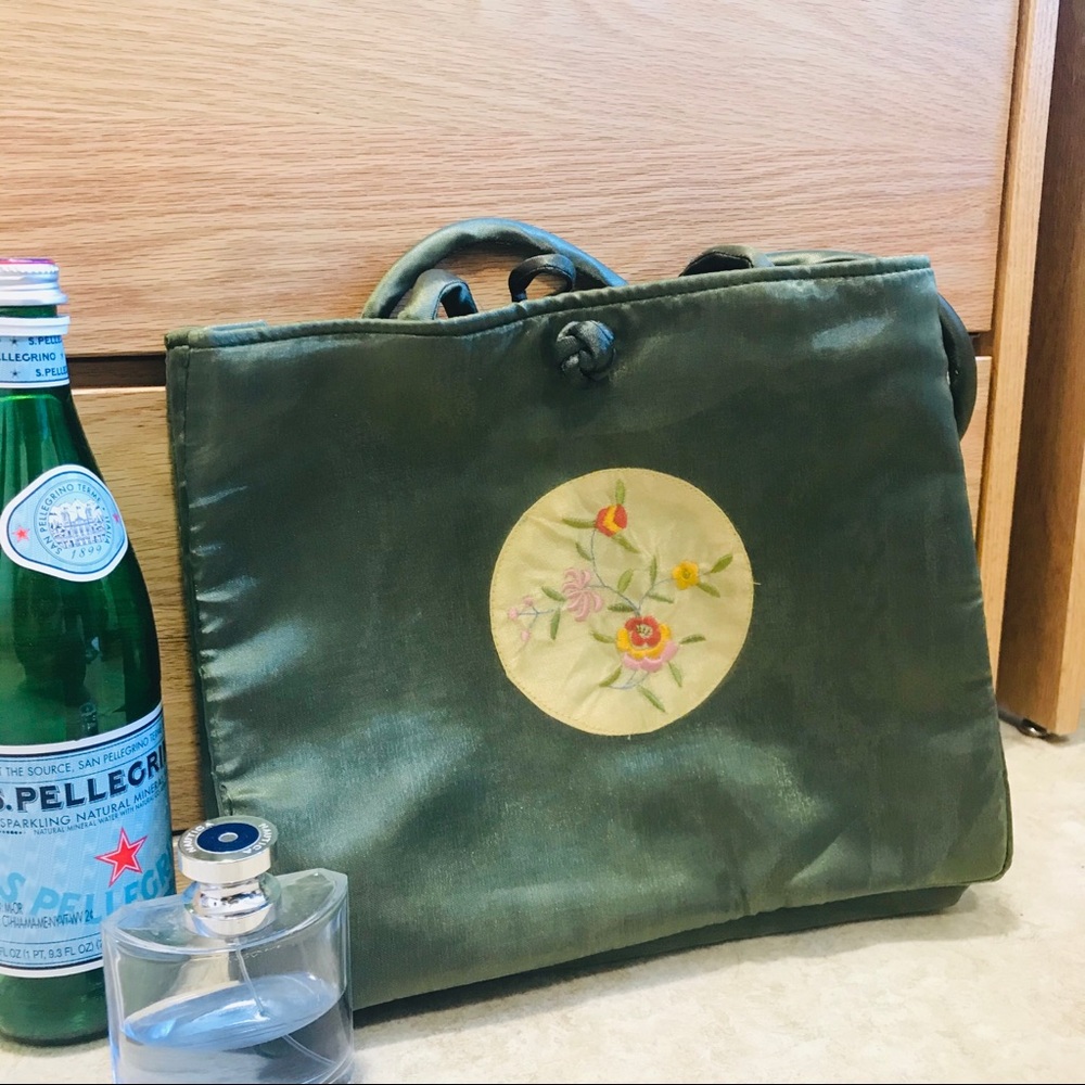 🔮NWOT female purse for a graceful look large vol!